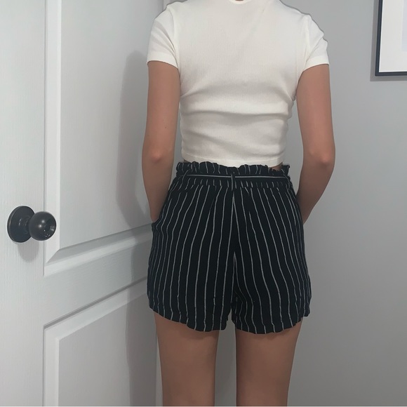 Paper Bag Shorts - American Eagle - Picture 2 of 3